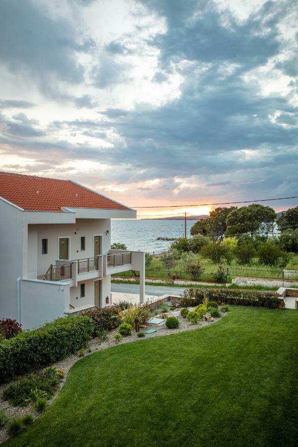 Royalty Suites Seaside Νικήτη Εξωτερικό φωτογραφία